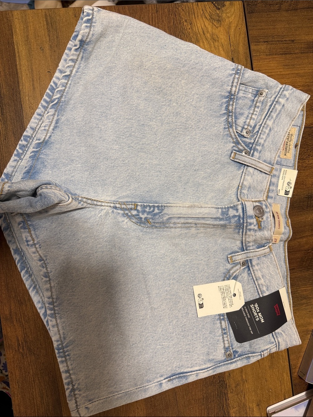 Levi’s 80s mom size 29 Light Wash Women’s Denim Shorts - Classic High-Rise